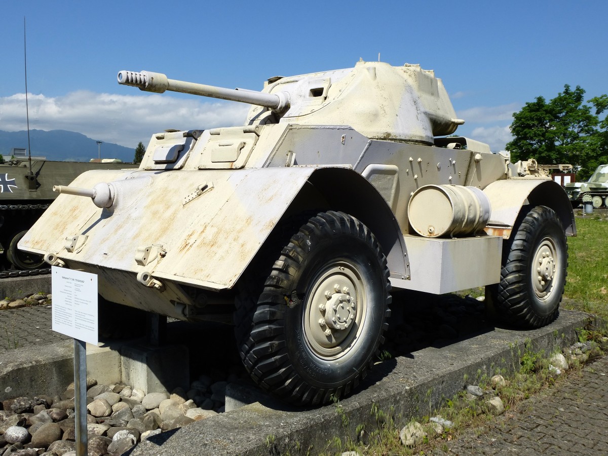 Sphpanzer T17 MkI  Staghound , gebaut ab 1934 in den USA, 47mm Kanone, 100PS, Vmax.90Km/h, von Anfang der 1950er Jahre bis 1956 befanden sich 64 Fahrzeuge im Bestand der Schweizer Armee, Panzermuseum Thun, Mai 2015
