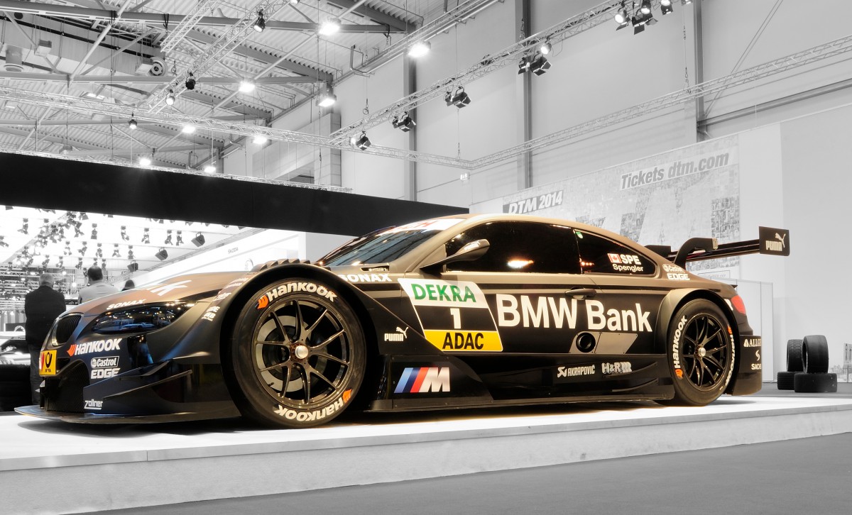 Startnummer 1, Bruno Sprengler BMW M3 DTM (2012)vom BMW-Team-Schnitzer, Ausgestellt  am 6.12.2012 bei der Motorshow Essen