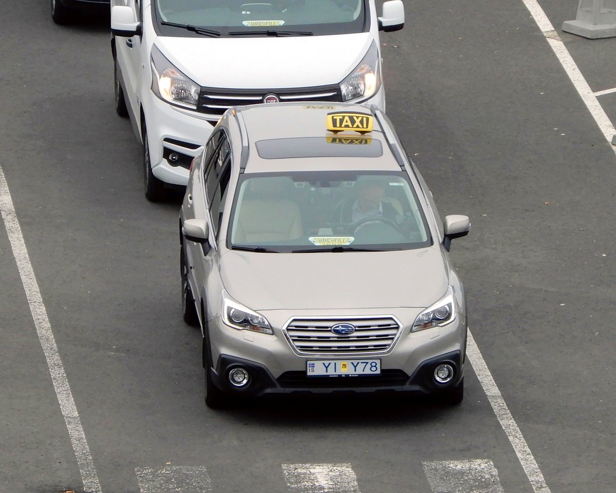 Subaru als Taxi am 17.06.19 in Reykjavik
