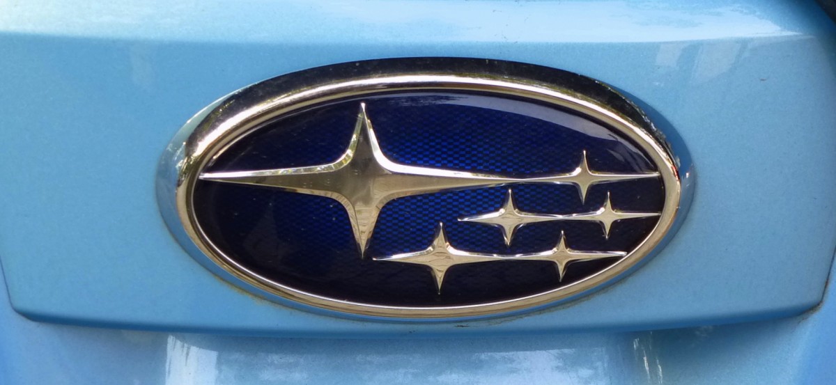Subaru, das Logo der japanischen Firma zeigt symbolisch die Sternengruppe der Plejaden, der japanische Name dafr lautet  Subaru , weltweit der grte Hersteller von allradgetriebenen PKW, Okt.2013 