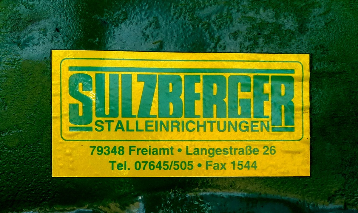 SULZBERGER, Firmenschild an einem Oldtimer-Traktor, die Firma in Freiamt/Baden baute Anfang der 1950er Jahre fnf Stck von diesem Fahrzeug, Juni 2015