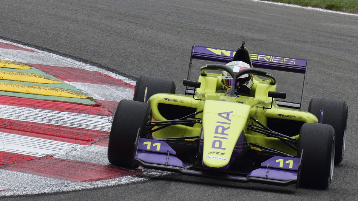 Tatuus T-318, Formel 3, W Series nur Fahrerinnen können teilnehmen, alle Rennen finden im Rahmen der DTM statt. Nr.11 Vicky Piria (Italian). Hier am 18.Mai in Zolder