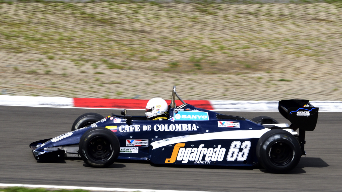Theodore N183 (1983), Fahrer: Theodore N183 (1983), Rennen 1 - FIA Masters Historic Formula One Championship, 47. AvD-Oldtimer-Grand-Prix 2019, Samstag 10.08.2019 von der Zuschauertribühne