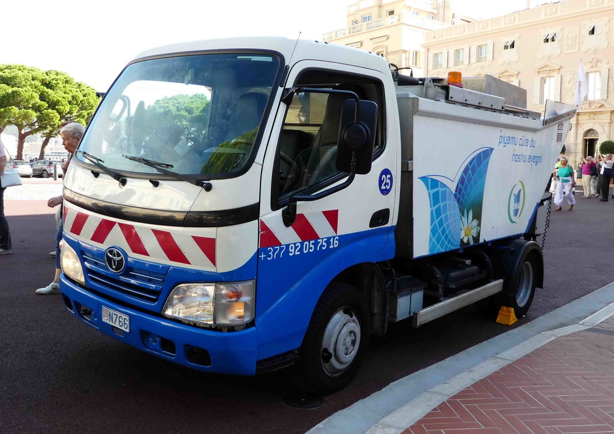 =Toyota als Müllentsorgungsfahrzeug unterwegs in Monaco, 09-2017