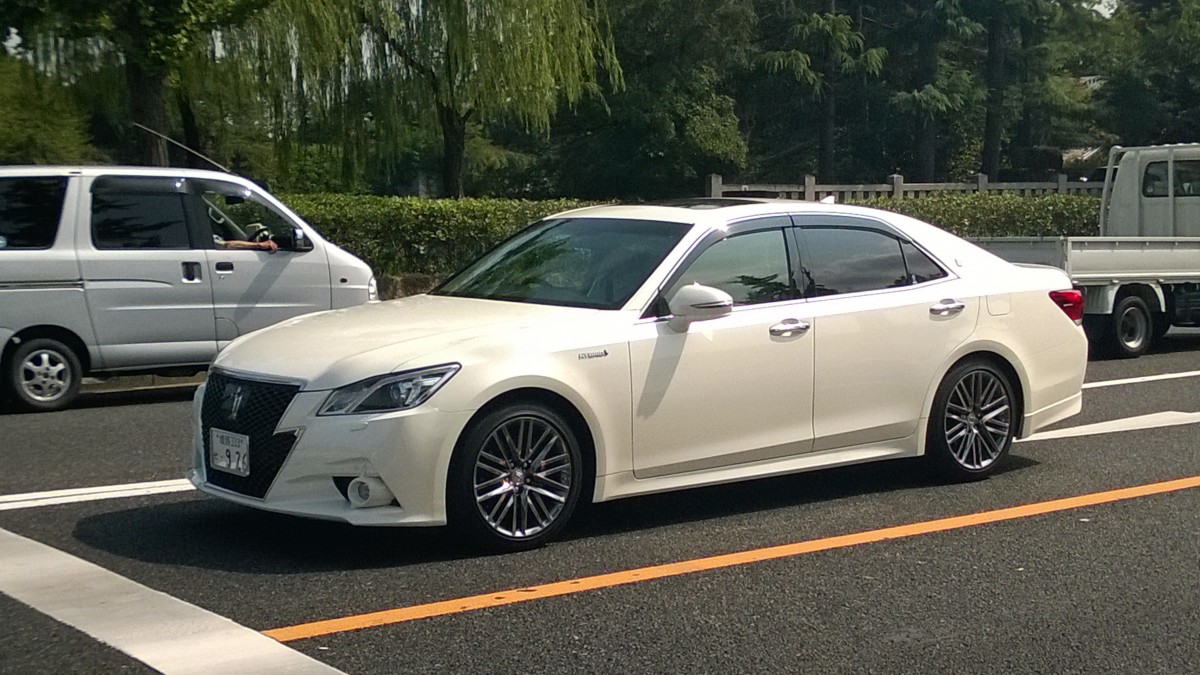 Toyota Crown Hybrid in Himeji, Japan (September 2015)