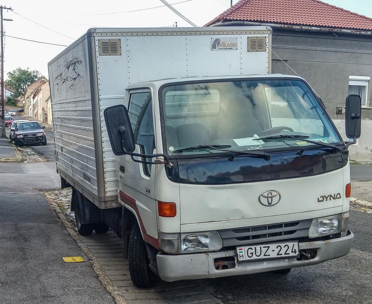 Toyota Dyna Kastenwagen, aufgenommen in Sommer, 2019 (Pécs-HU)