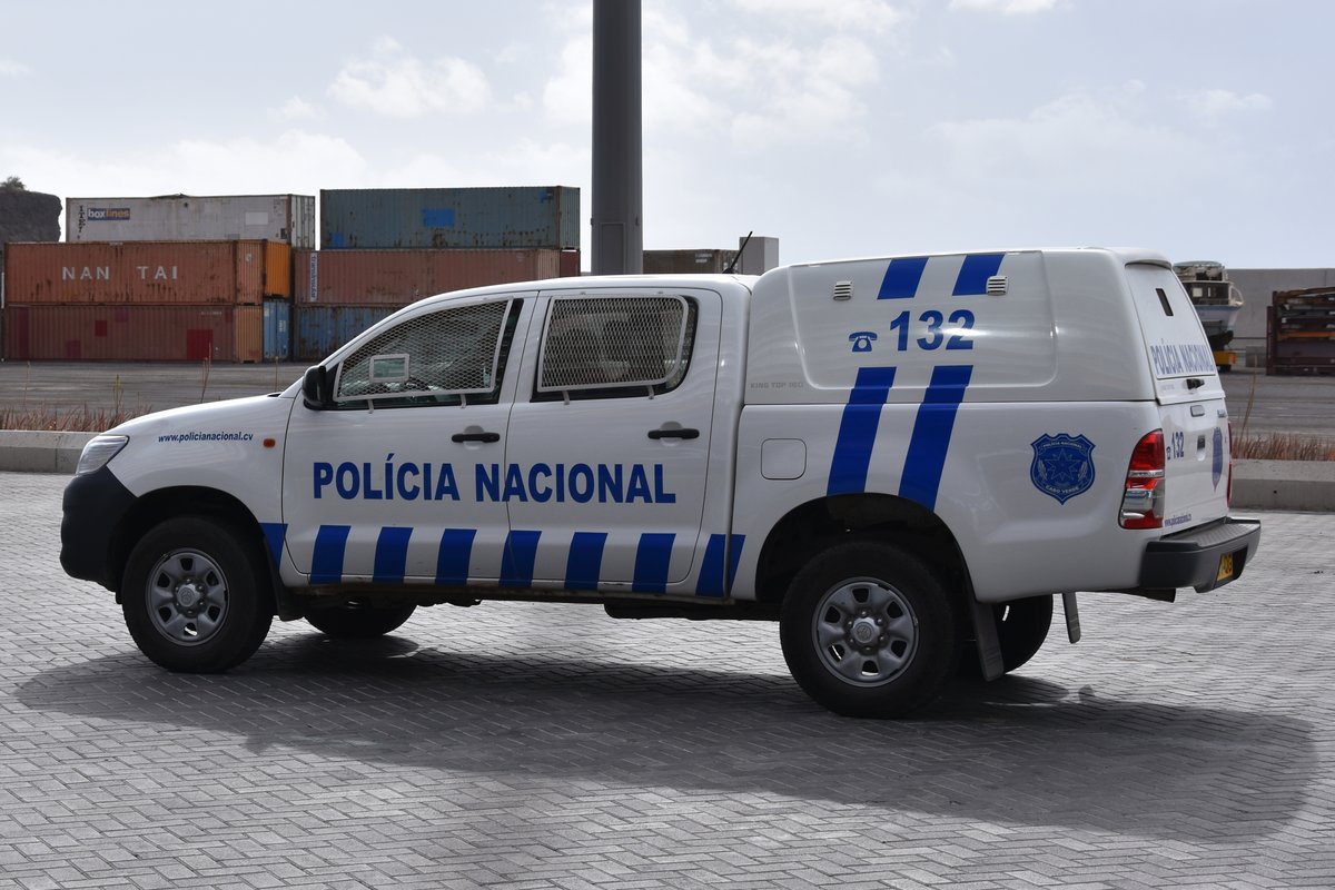 Toyota Geländwagen als Polizeifahrzeug im Hafen von Praia (Praia/Cabo Verde, 24.03.2016)