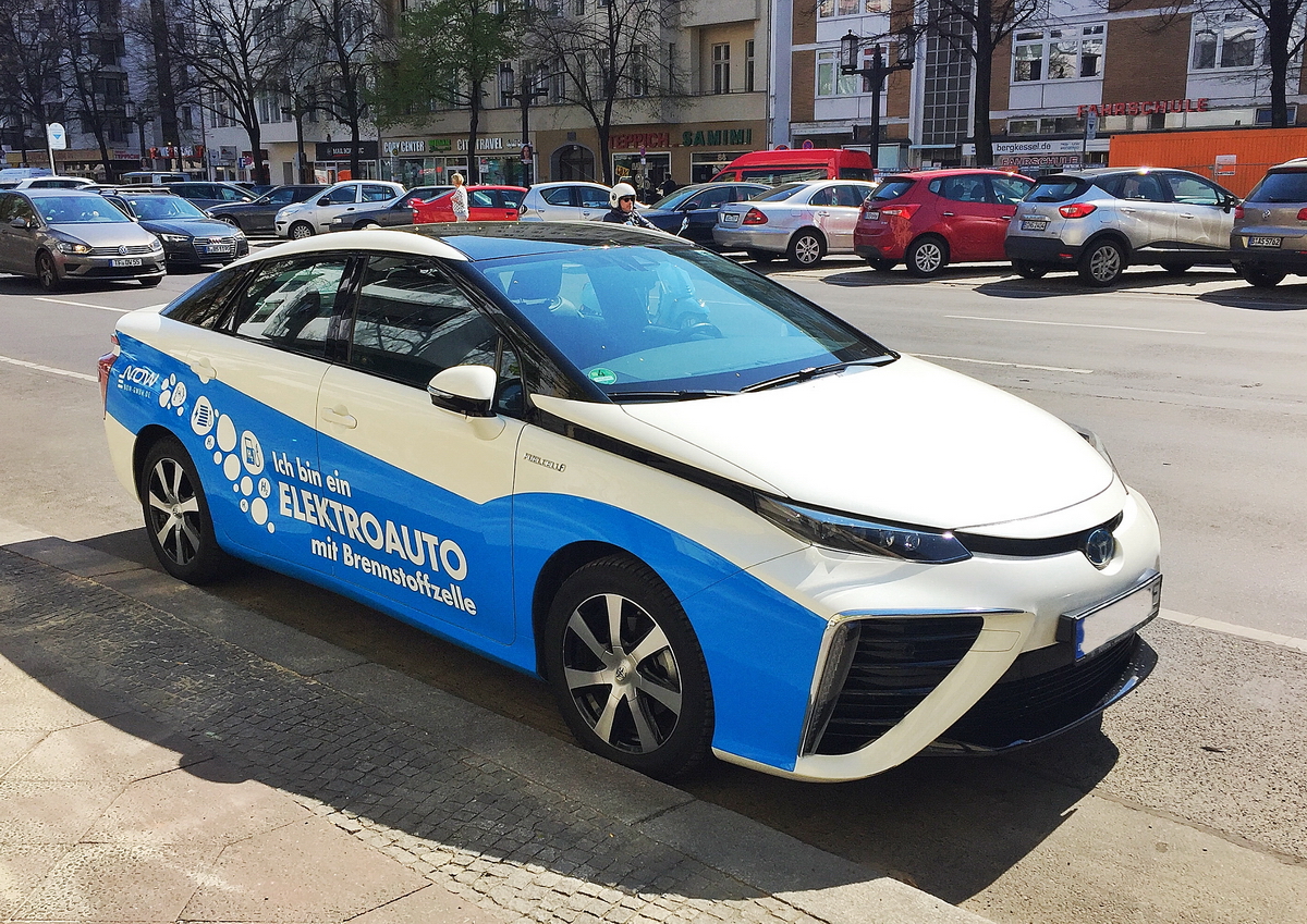Toyota Mirai. Brennstoffzellen Fahrzeug. Antrieb durch E-Motor mit 154PS. Reichweite 500km. Volle Betankung mit Wasserstoff in 3 Minuten. Foto:Berlin, April 2019