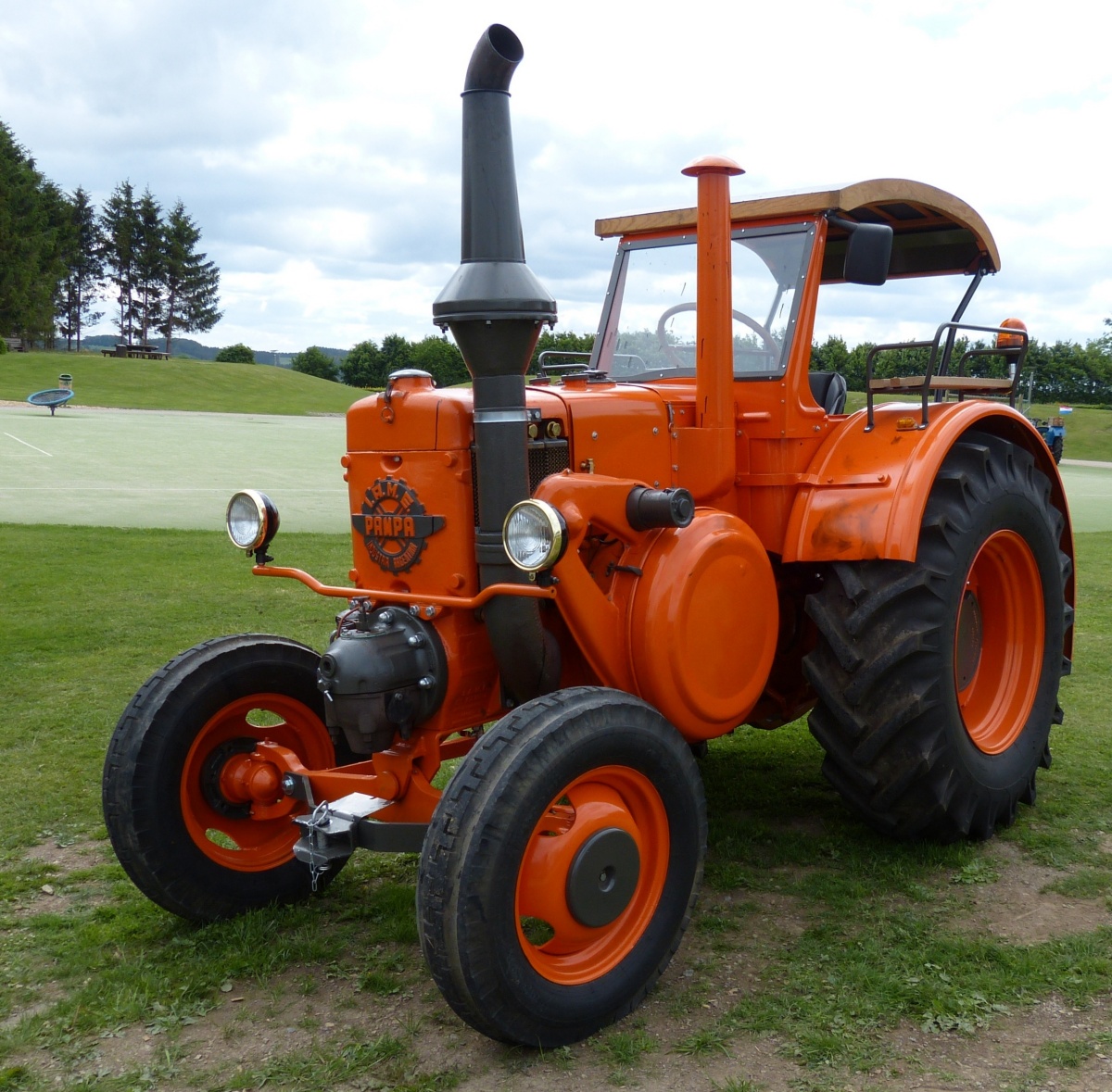 Traktor Pampa T01, gebaut bei I.A.M.E. in Argentinien, Bj 1955, gesehen beim Oltimertreff in Wntger (Wincrange(L). 29.05.2022
