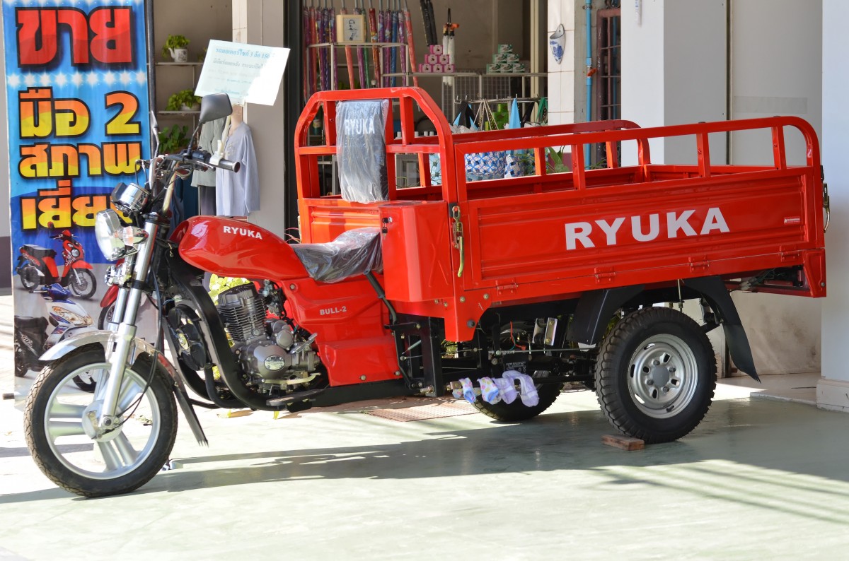 Transportmotorrad fabrikneu, Chiang Rai, Thailand, Januar 2015