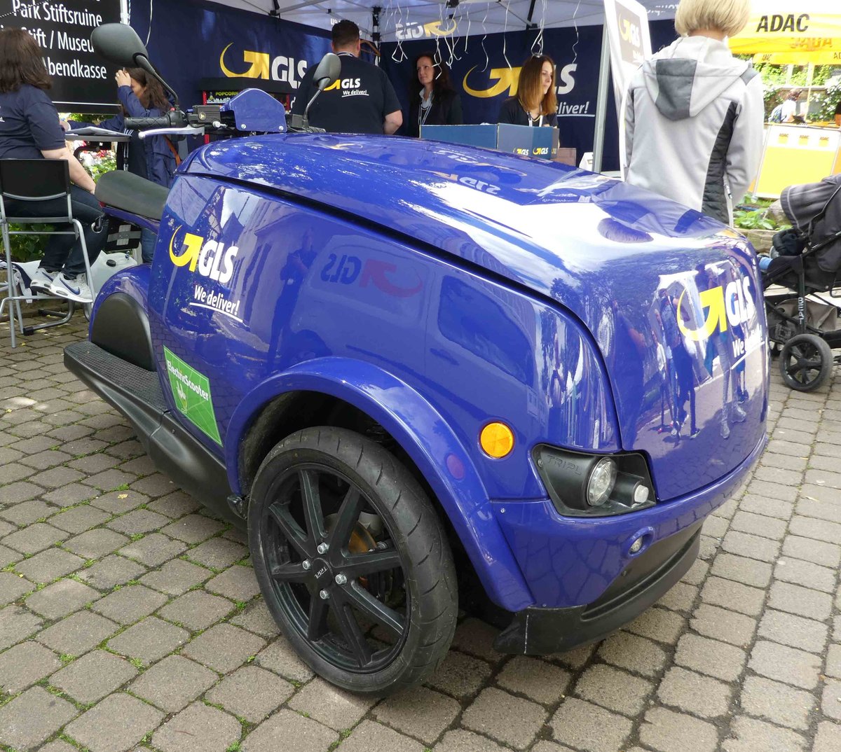 =TRIPL Urban Cargo als Electric Scooter von GLS, gesehen im Juni 2019 beim Hessentag in Bad Hersfeld