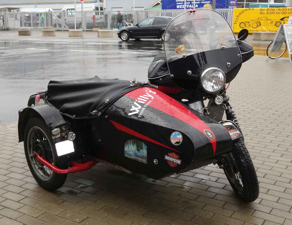 =unbekanntes Motorradgespann mit Rotaxmotor, fotografiert vor dem Messegelände Kassel im März 2017
