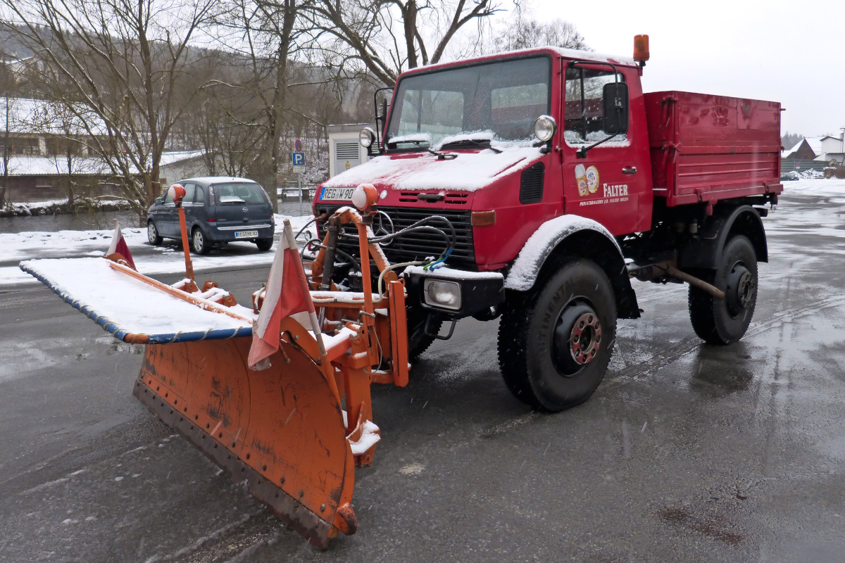 Unimog 1500 mit Schneeschieber in Regen (bayerischer Wald) 15.01.2016
