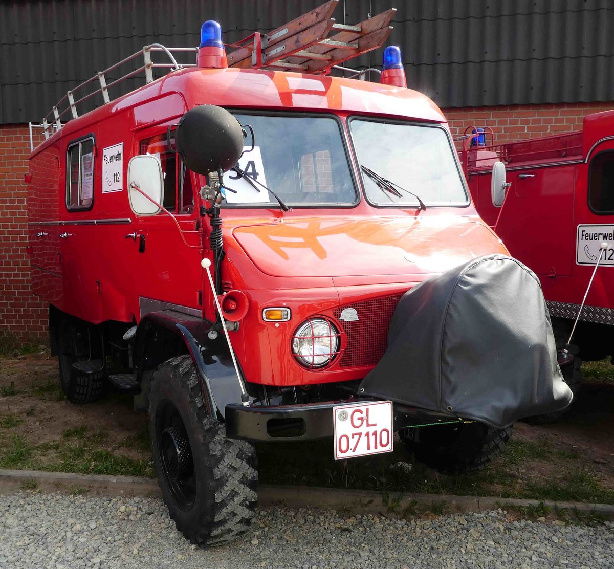 =Unimog als Feuerwehrfahrzeug, ausgestellt beim  Roten Sommer  2018 in Fulda. Die zweitägige Veranstaltung  Roter Sommer  erinnert an die Bedeutung der vielen Hilfsorganisationen. Mai 2018