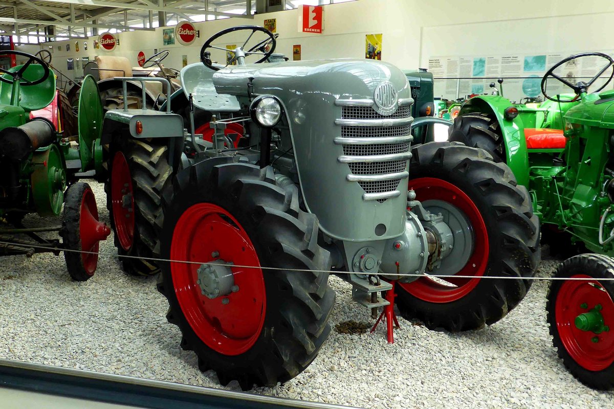 Ursus, gesehen im Traktorenmuseum Paderborn im April 2016