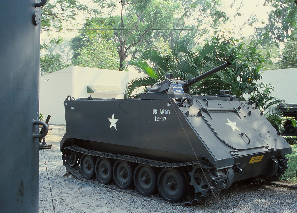 US Army 12-37 im War Museum in Ho-Chi-Minh-Stadt (Saigon). Aufnahme: Januar 2002 (eingescanntes Dia).