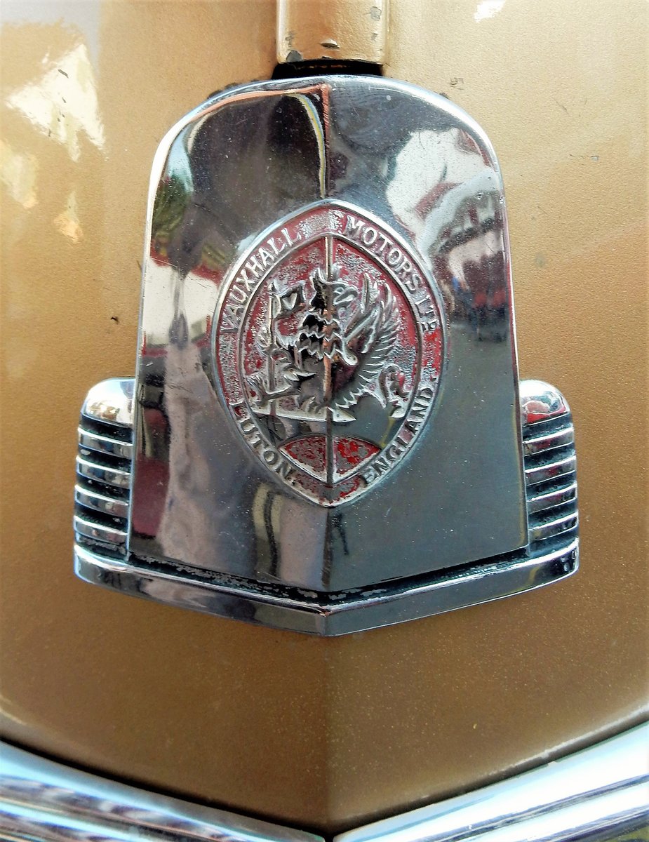 Vauxhall Six Velox, Modell LIP (1948-1951), Logo auf der Motorhaube - 18.07.2018