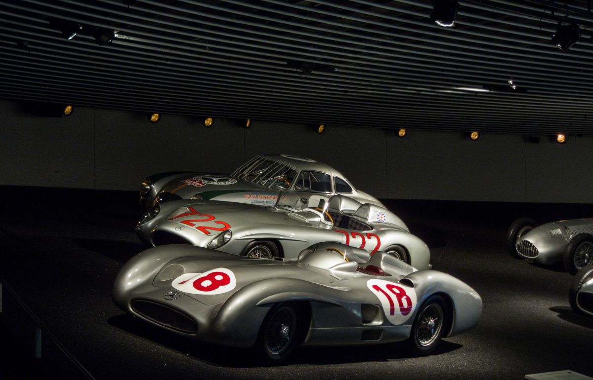 Verschiedene Silberpfeilen im Mercedes-Benz Museum. Foto: 30.11.2012