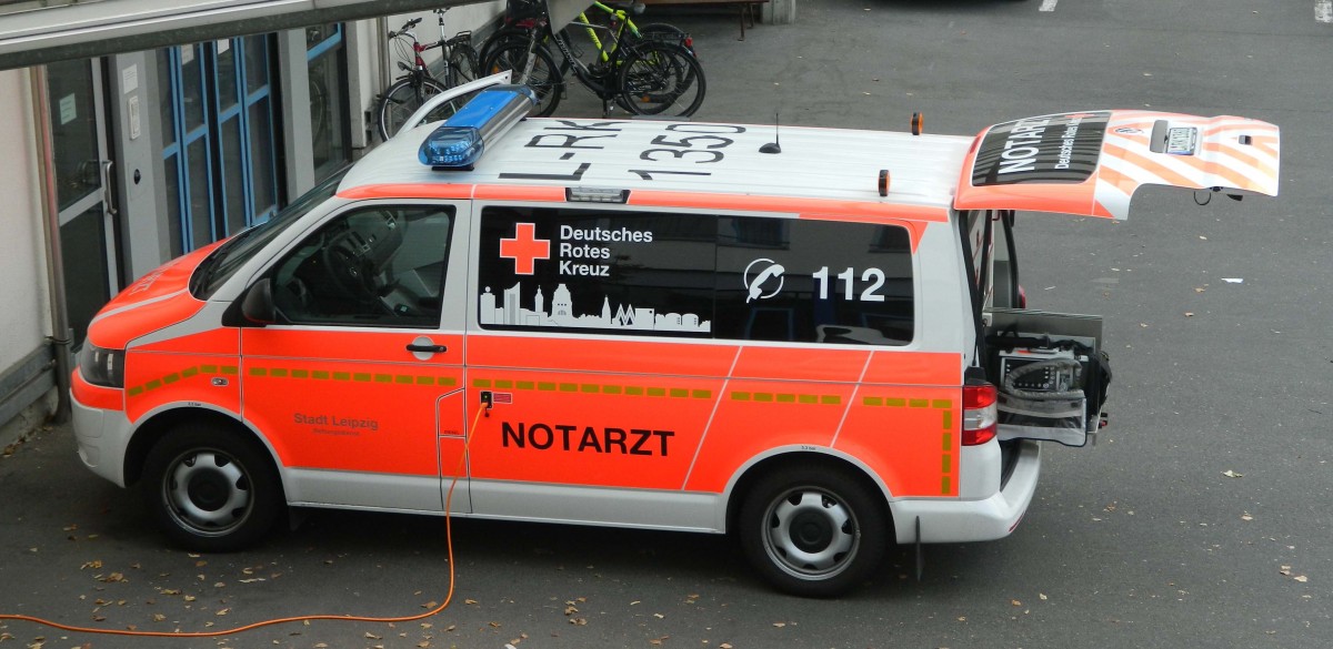 Volkswagen T5: Neuer NEF für das DRK (Stadt Leipzig) am 07.10.2014 in Leipzig.
