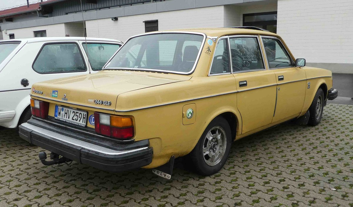 =Volvo 244 GLE, gesehen bei der Technorama Kassel im März 2019
