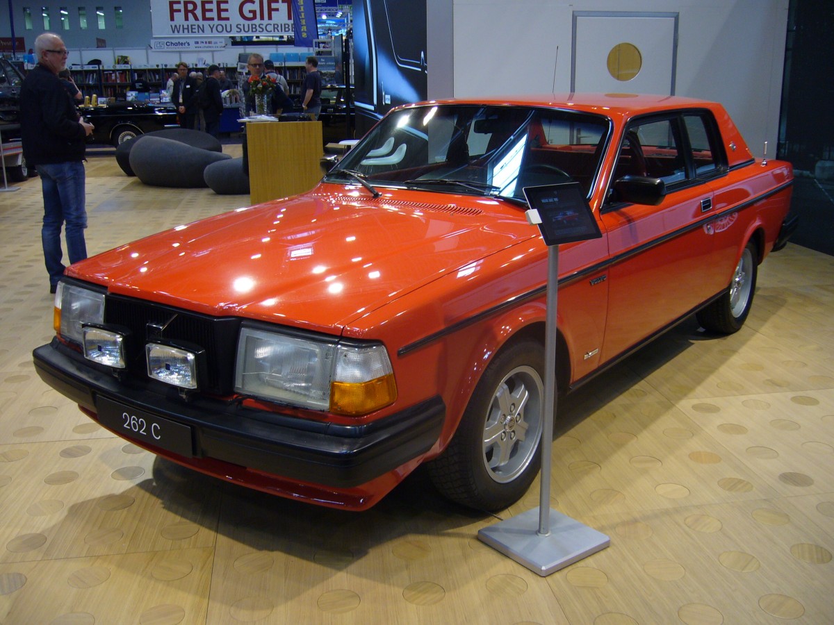 Volvo 262 C. 1976 - 1982. Der abgelichtete 262 C entstammt dem Baujahr 1981 und hat sage und schreibe erst 62 Meilen auf dem Tacho. Er hat nie den Schauraum eines New Yorker Volvo Händlers verlassen. Techno Classica am 18.04.2015.
