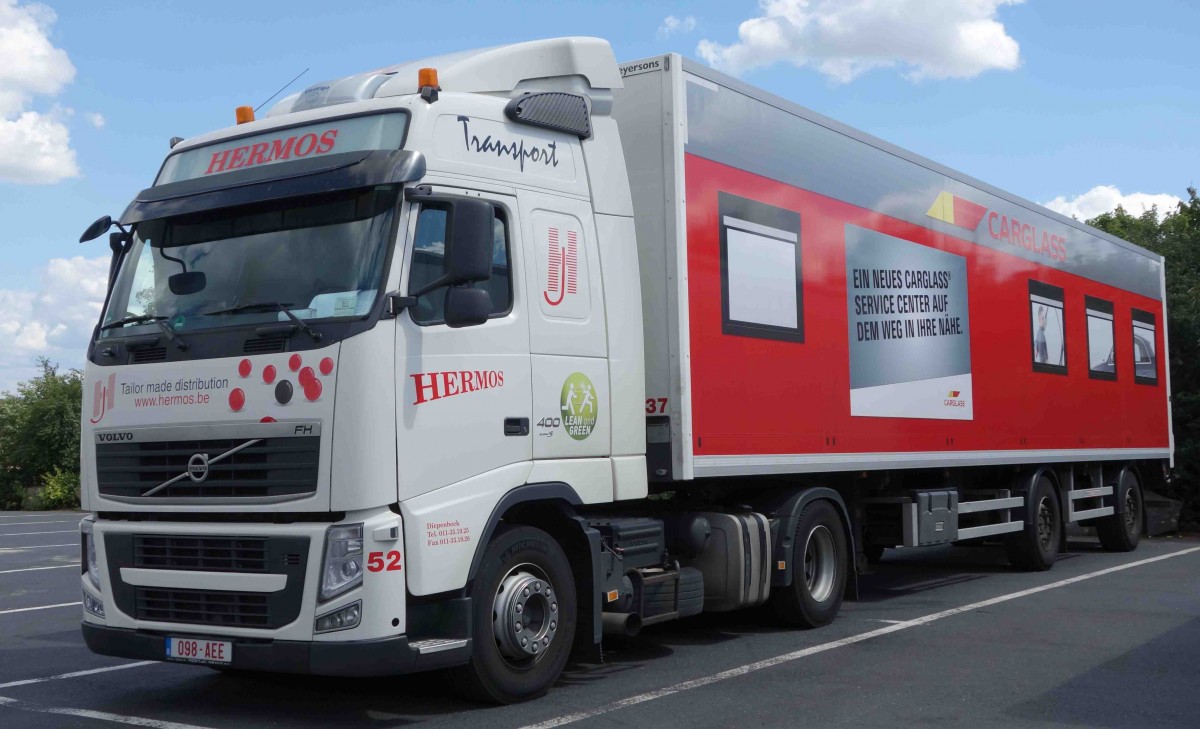 Volvo FH von  Hermos Transport  steht auf dem Rasthof Werneck im Juli 2015