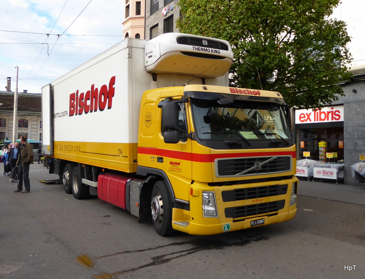 Volvo Kühltransporter in der Stadt Basel am 06.10.2015