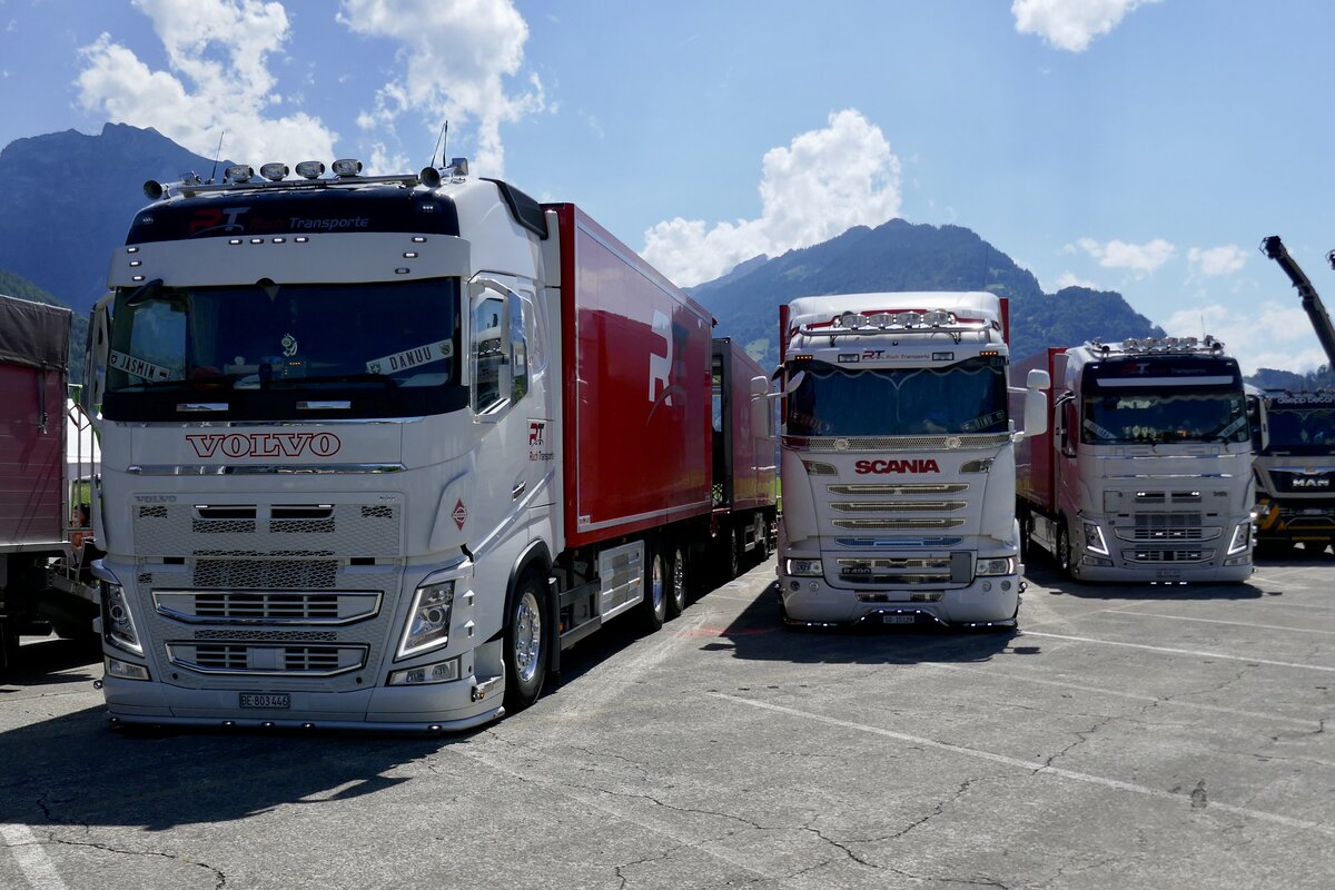 Volvo und Scania von Ruch Transporte am 26.6.22 beim Trucker Festival Interlaken.