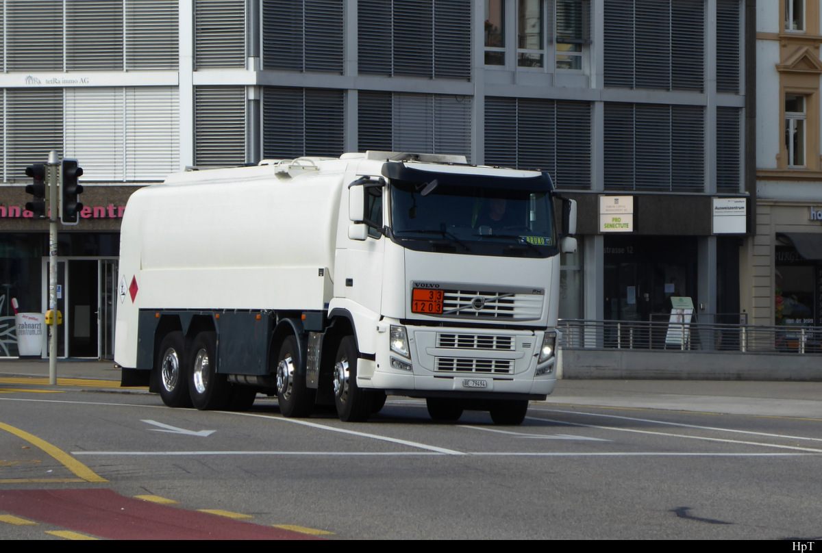 Volvo Tankwagen unterwegs in der Stadt Solothurn am 22.09.2020