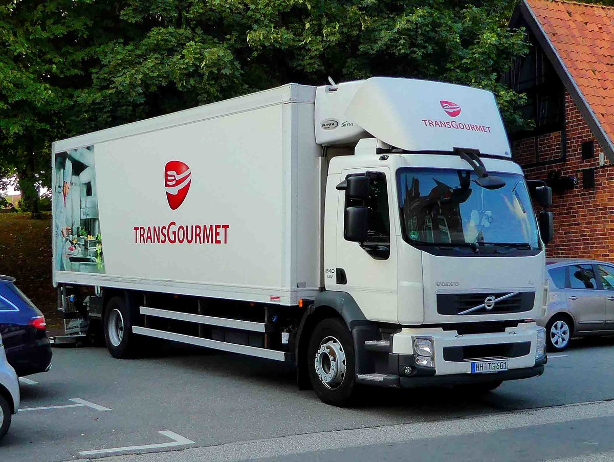 =Volvo von TransGourmet steht zur Entladung in Heiligenhafen, 09-2018