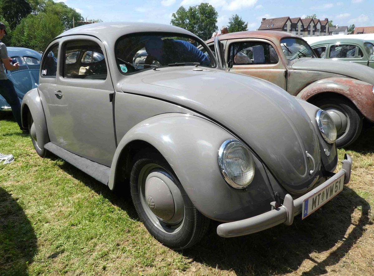 =VW Brezel-Käfer steht auf dem Ausstellungsgelände in Bad Camberg anl. LOTTERMANN-Bullitreffen im Juni 2019