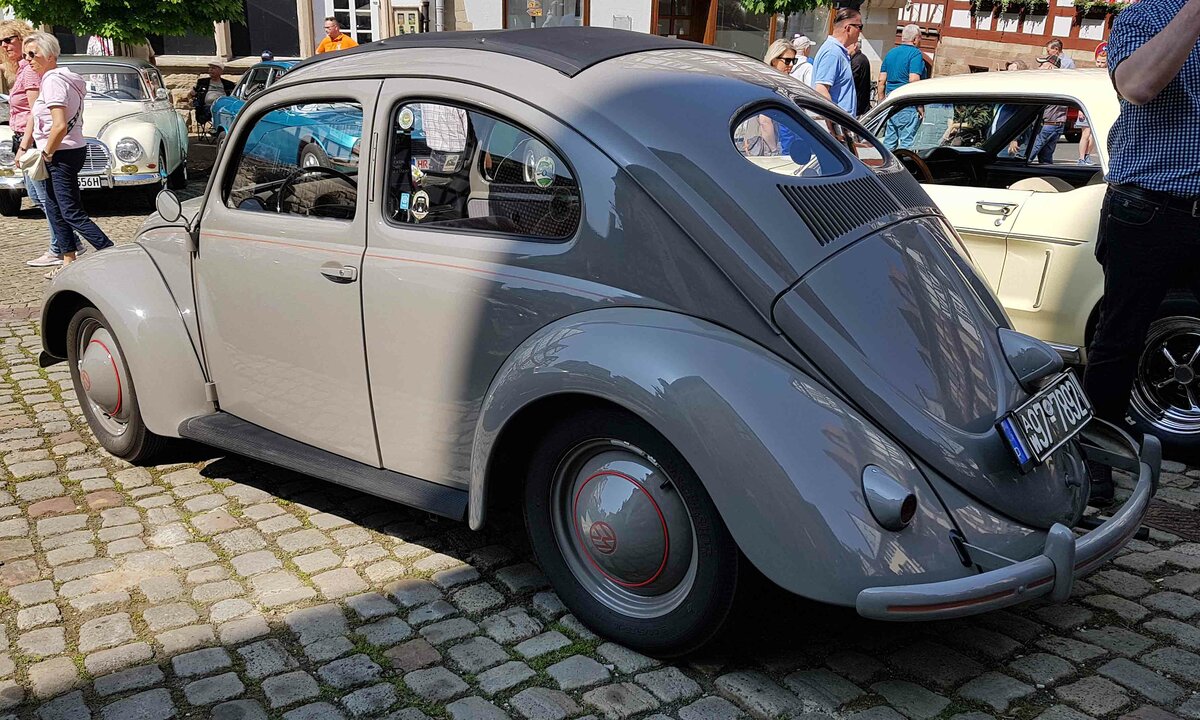 =VW Brezelkäfer, Bj. 1952, 1131 ccm, 24,5 PS, gesehen bei der Oldtimerveranstaltung in Spangenberg im Mai 2023