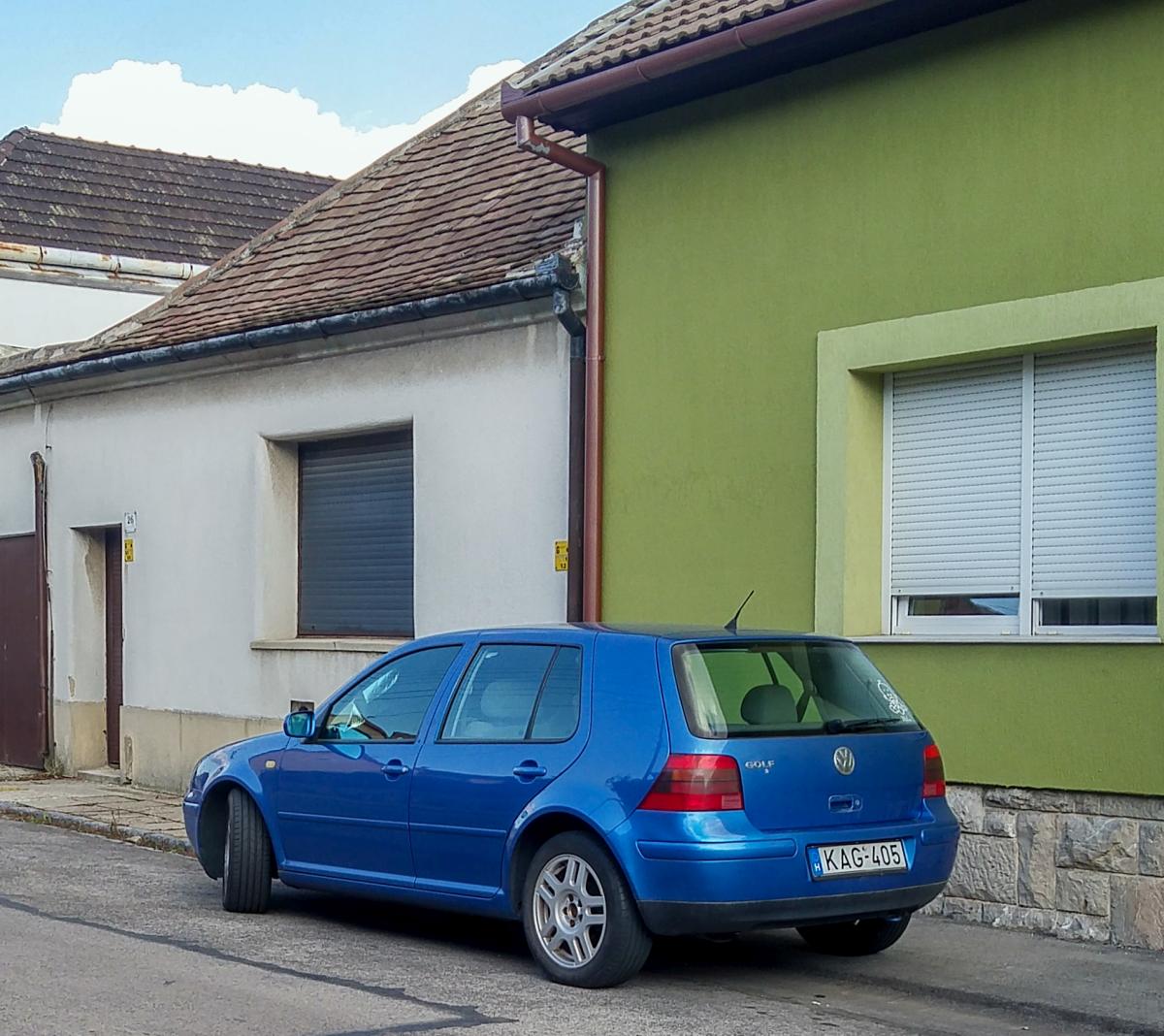 VW Golf IV. Foto: Sommer, 2019 Pécs (HU).