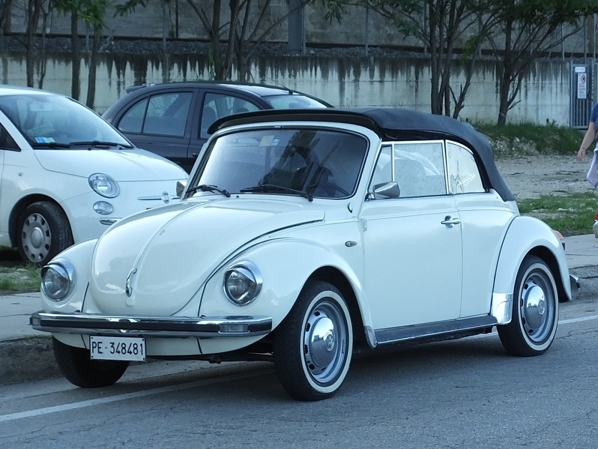 VW Käfer Cabrio (Bj. 1963?) in Ortona (Abruzzen, Italien) - Aufnahmedatum 14.09.2014