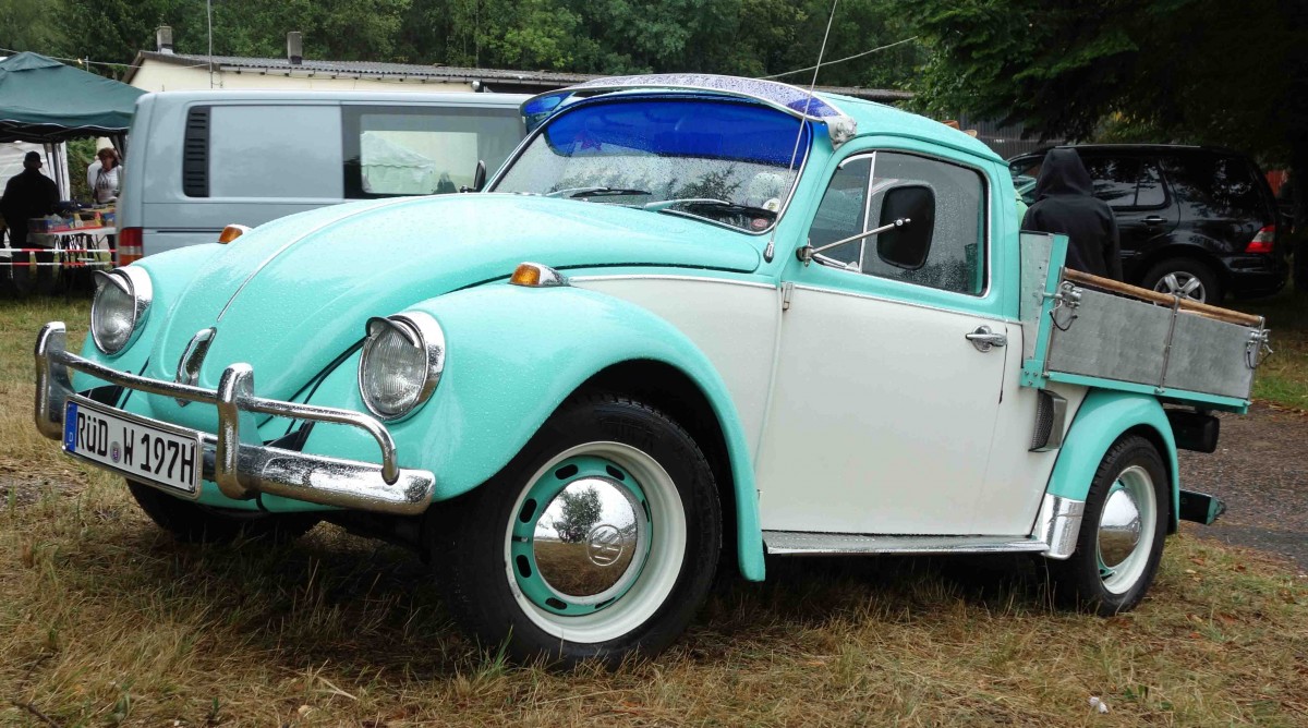 VW Käfer mit Ladefläche, gesehen bei der Oldtimerausstellung in Seitzenhahn im August 2015