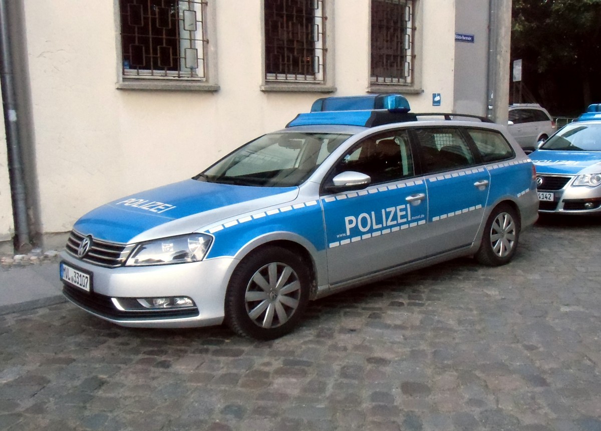 VW Passat Variant, Streifenwagen des Polizeireviers Stralsund am 03.10.15