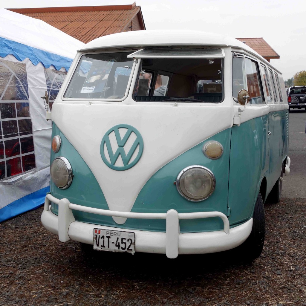VW T 1 steht auf der Freigeländefläche bei der Bulldogmesse in Alsfeld, Oktober 2015