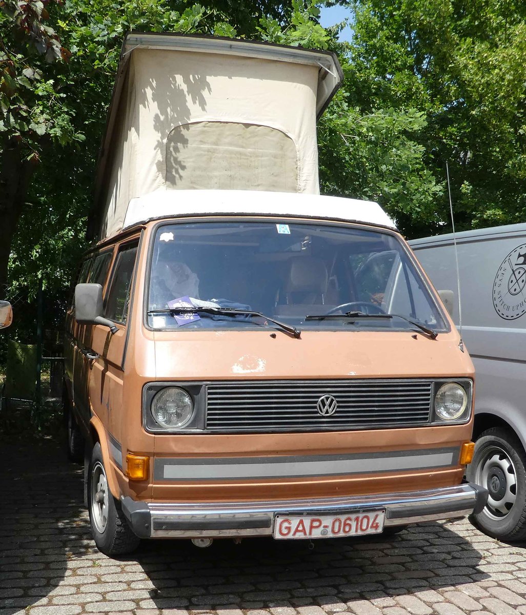 =VW T 3, steht auf dem Ausstellungsgelände in Bad Camberg anl. LOTTERMANN-Bullitreffen im Juni 2019