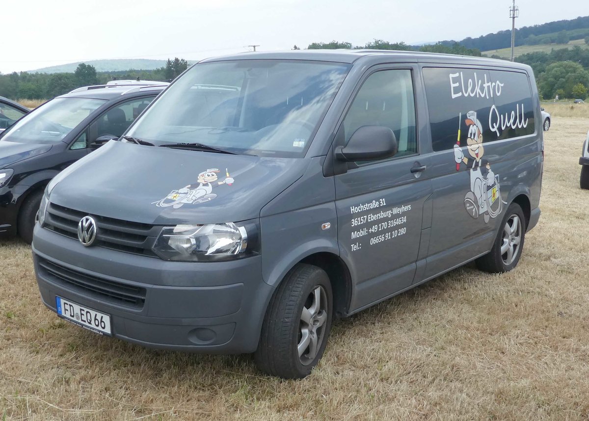 =VW T 5 von Elektro QUELL steht im Juli 2019 in Uttrichshausen