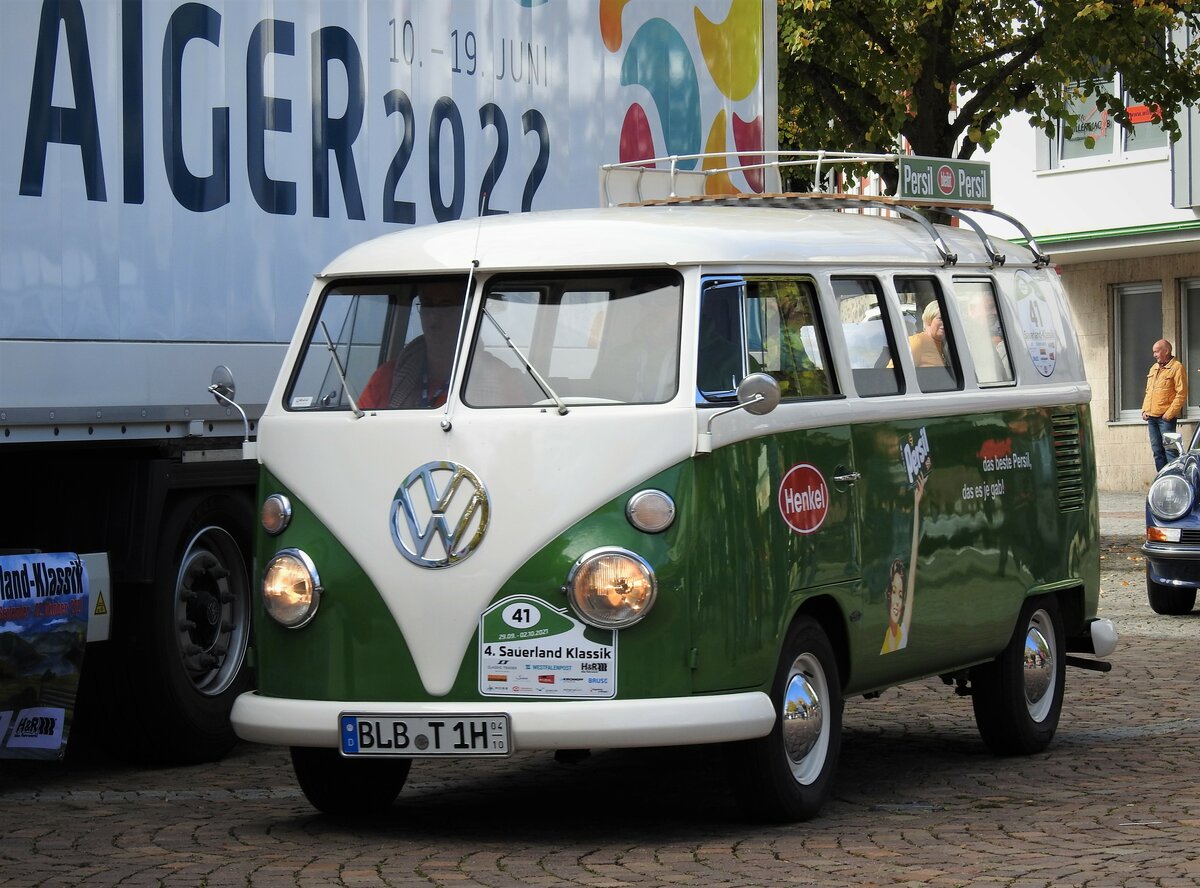 VW T1  BULLI  IN HAIGER
Der VW-Bulli  PERSIL  von 1967 bei der Sauerland-Klassik 2021..herrlich...
(Oldtimer-IG Bad Berleburg/M./A. Preis)...am 1.10.2021...
