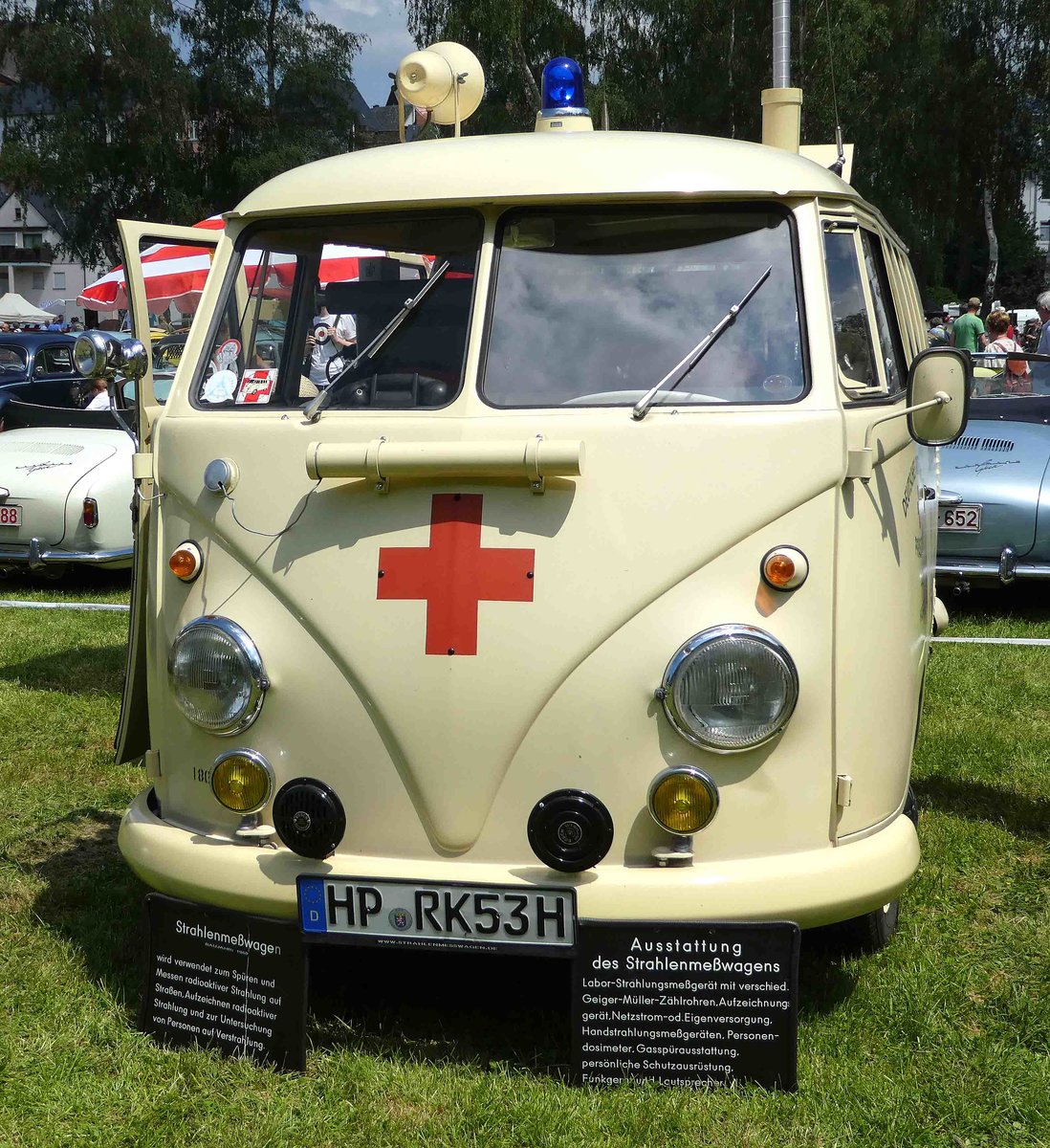 =VW T1, ehemaliges Strahlenmeßfahrzeug des DRK, präsentiert auf dem Ausstellungsgelände in Bad Camberg anl. LOTTERMANN-Bullitreffen im Juni 2019