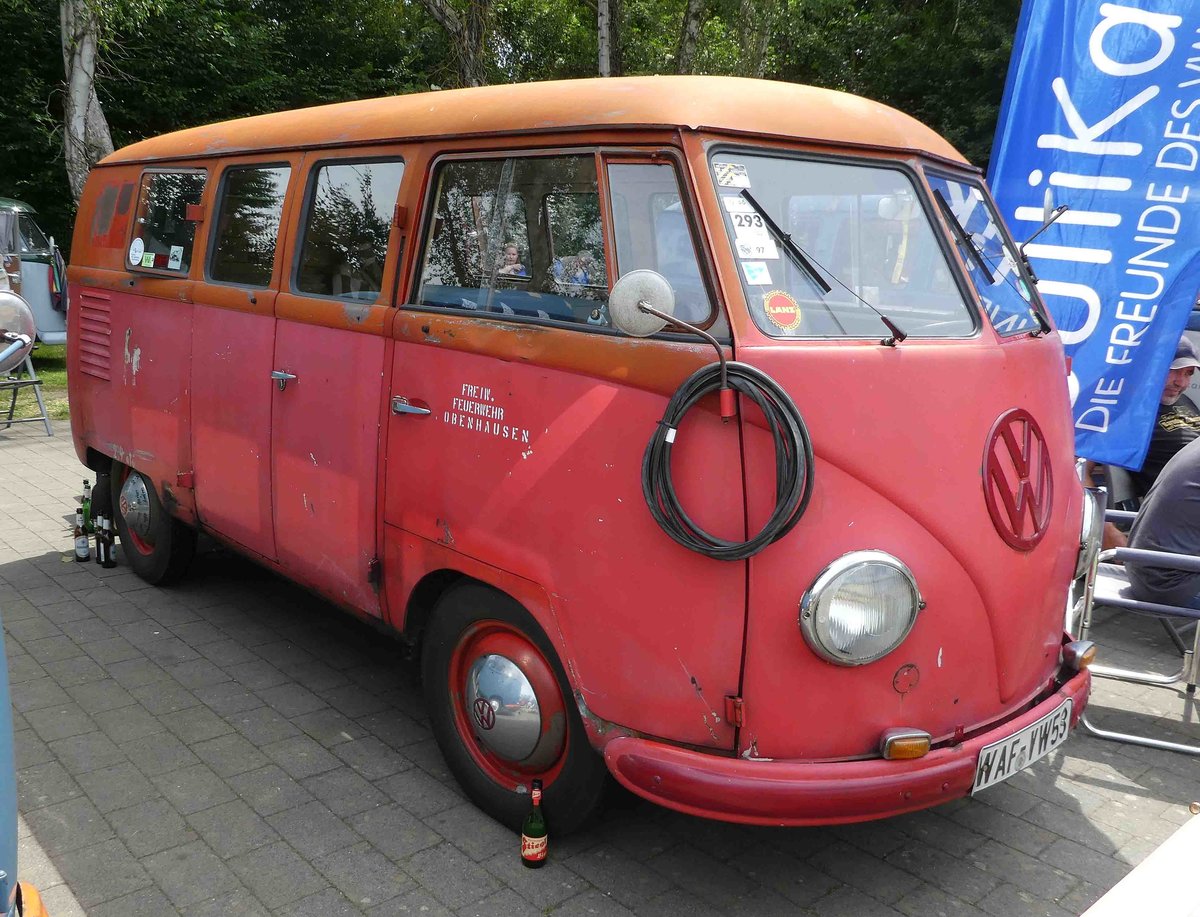 =VW T1, steht auf dem Ausstellungsgelände in Bad Camberg anl. LOTTERMANN-Bullitreffen im Juni 2019