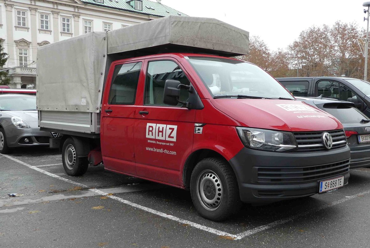 =VW T6 Doppelkabiner von  brandl-rhz  steht im Dezember 2018 in Salzburg