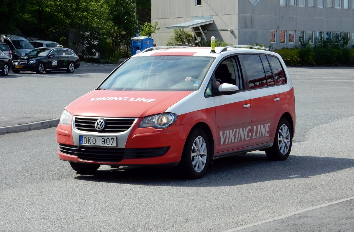 VW Touran als Taxi in Stockholm am 21.05.18