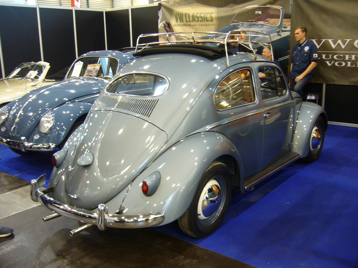 VW Typ 1  Ovali-Käfer  aus dem Modelljahr 1956. Der im Heck verbaute, luftgekühlte Vierzylinderboxermotor hat einen Hubraum von 1192 cm³ und leistet 30 PS. Techno Classica Essen am 22.03.2018.