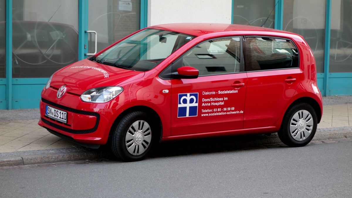 VW UP der Diakonie-Sozialstation steht im August 2014 in Schwerin