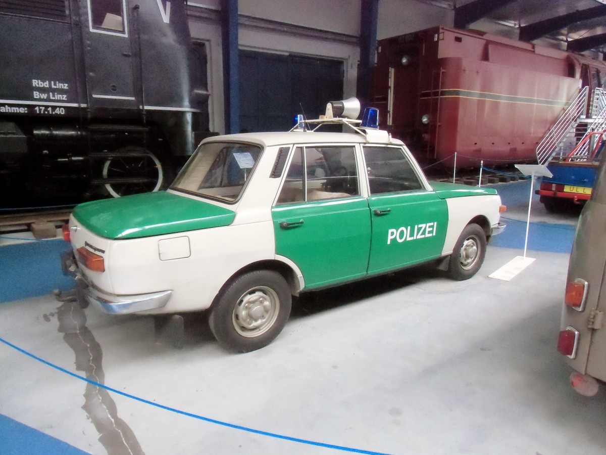 Wartburg 353 Limousine. Hier als optischer Nachbau eines Polizeifahrzeugs Anfgang der 90er in Ostdeutschland.
