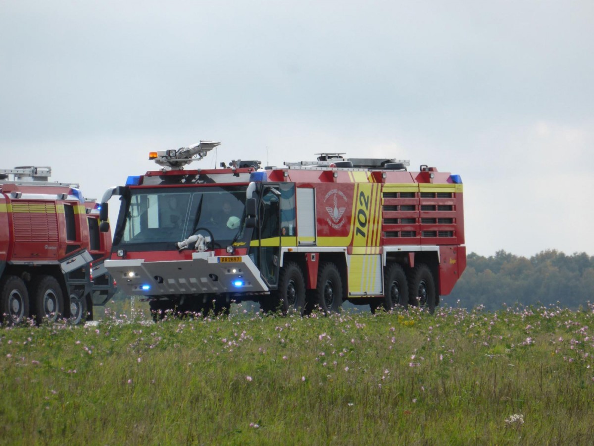 Ziegler Z8 der Luxemburger Flughafenfeuerwehr (Luxembourg Airport Fire Department) am 25.10.2015 auf dem Flughafen Luxembourg