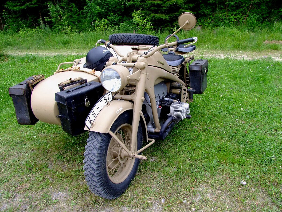 ZÜNDAPP KS-750 (Bj1942), ein geländegängiges Motorradgespann der ehem. Wehrmacht; 130622
