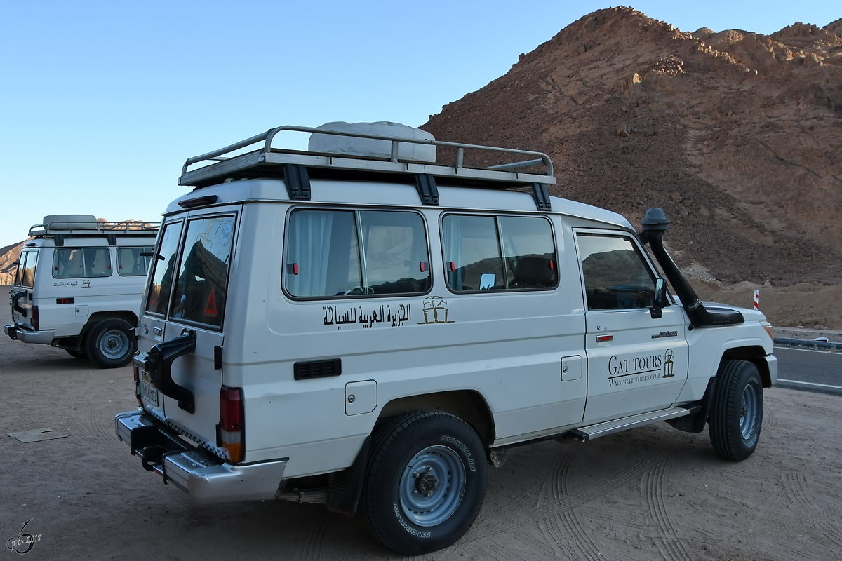 Zwei Toyota Land Cruiser Mitte Dezember 2018 auf der Sinai-Halbinsel.